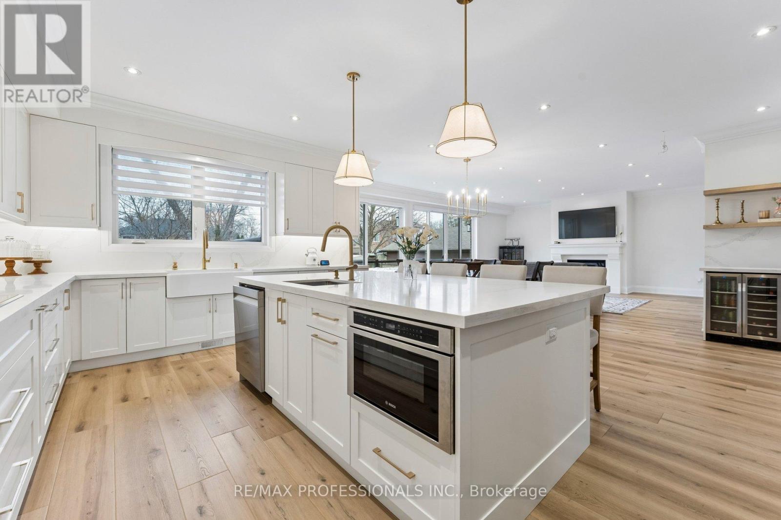7 Ranwood Drive, Toronto, Ontario  M9N 3E8 - Photo 13 - W14093764