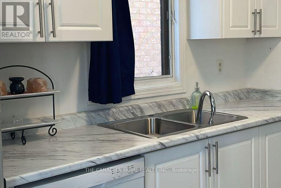 157 Morningmist Street, Brampton, Ontario  L6R 2B6 - Photo 4 - W14093786