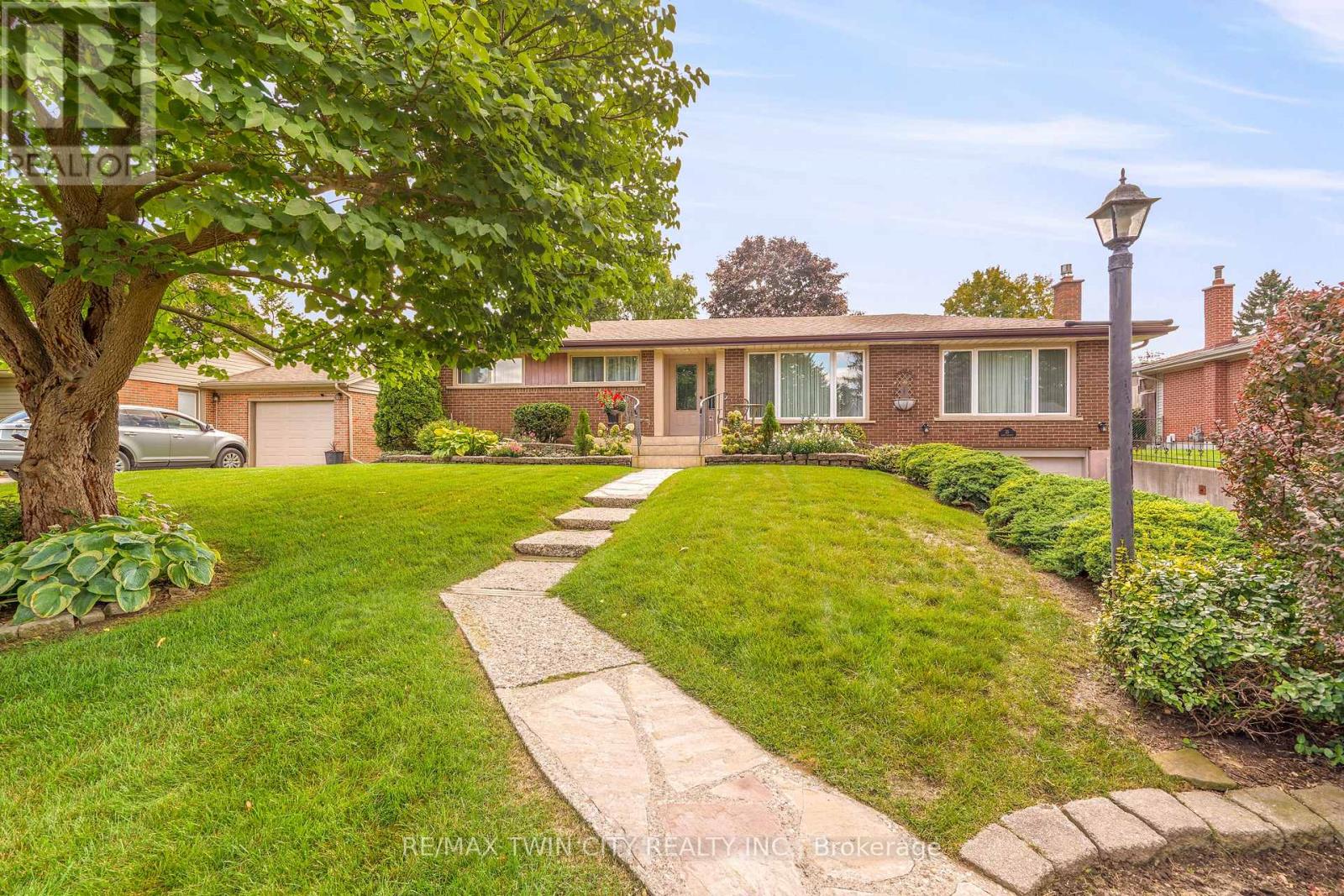 25 Brier Crescent, Brantford, Ontario  N3R 3M5 - Photo 1 - X14093736