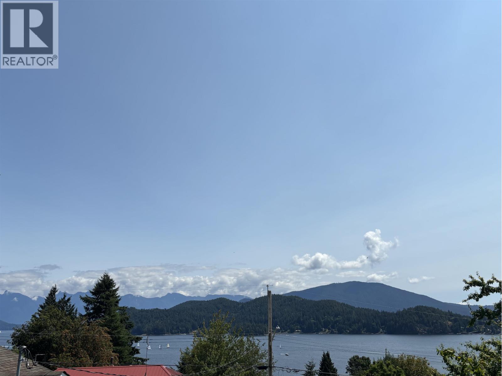 679 Corlett Road, Gibsons, British Columbia  V0N 1V9 - Photo 3 - R3174172