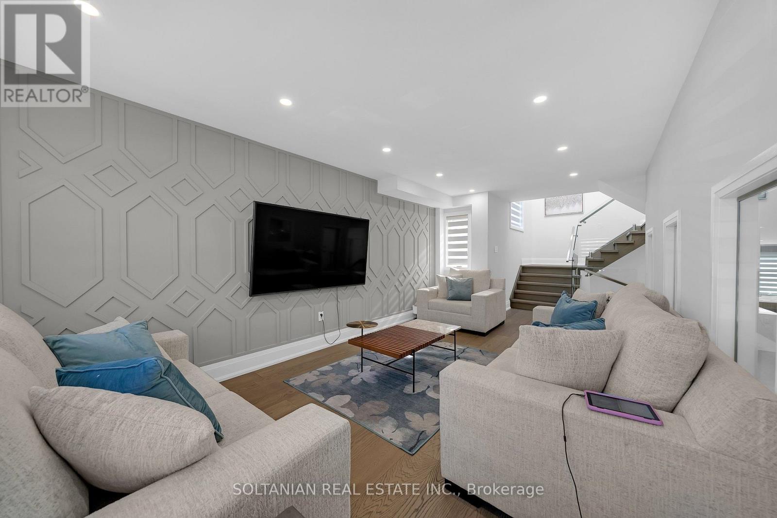 17 Trenton Avenue, Toronto (Woodbine-Lumsden), Ontario  M4C 2Z3 - Photo 22 - E14093304