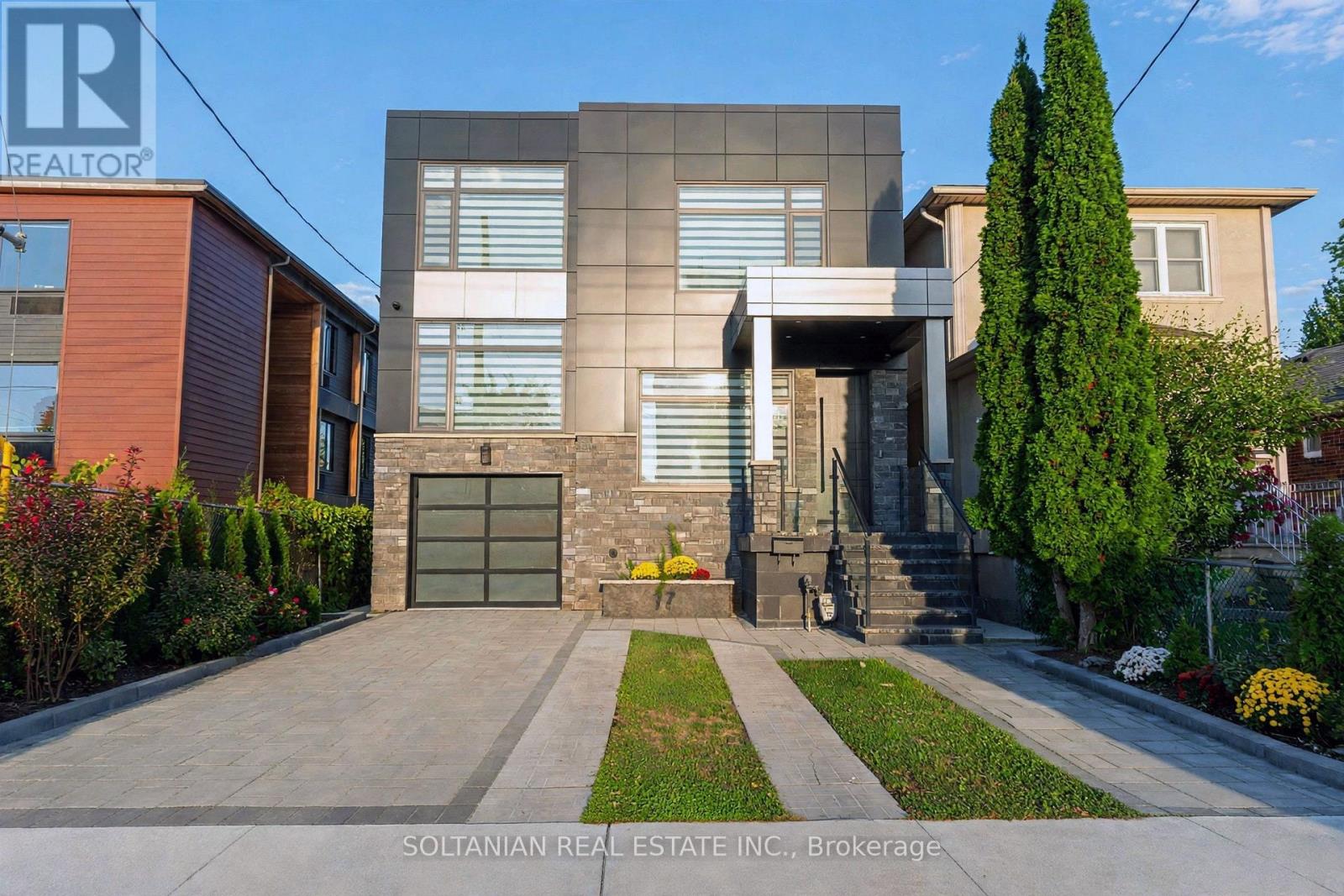 17 Trenton Avenue, Toronto (Woodbine-Lumsden), Ontario  M4C 2Z3 - Photo 3 - E14093304