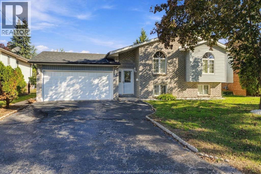 MLS# 26025604: 239 BOUFFARD ROAD, LaSalle, Canada