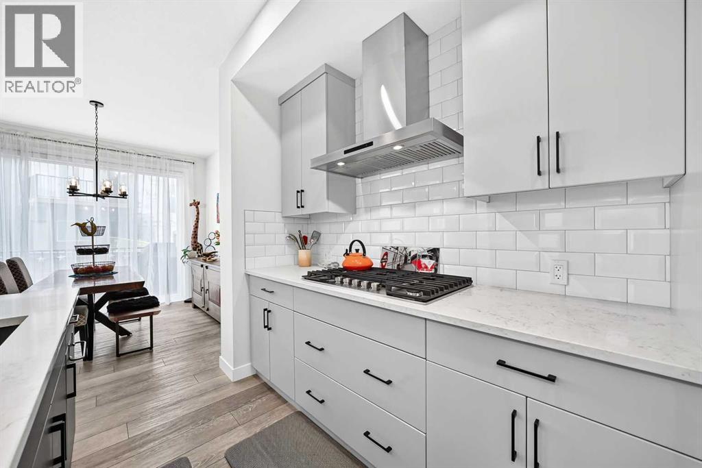 19 Versant View Sw, Calgary, Alberta  T2Y 0W9 - Photo 4 - A2349209