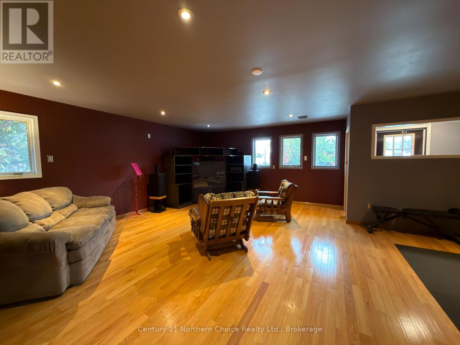 648 Scott Street, Fort Frances, Ontario  P9A 1H6 - Photo 2 - X14093944