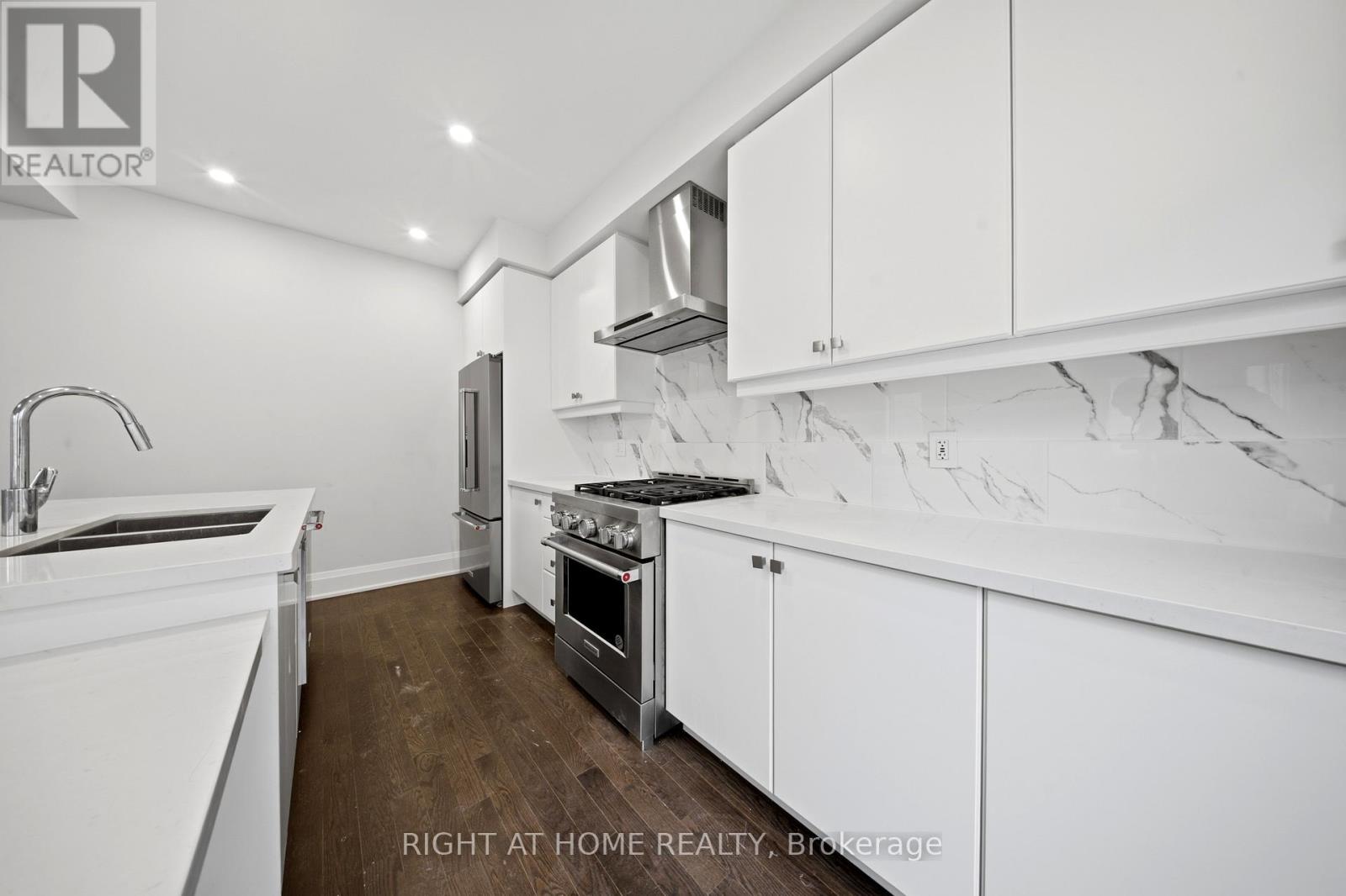 80 Tempel Street, Richmond Hill, Ontario  L4E 1K6 - Photo 10 - N14093818