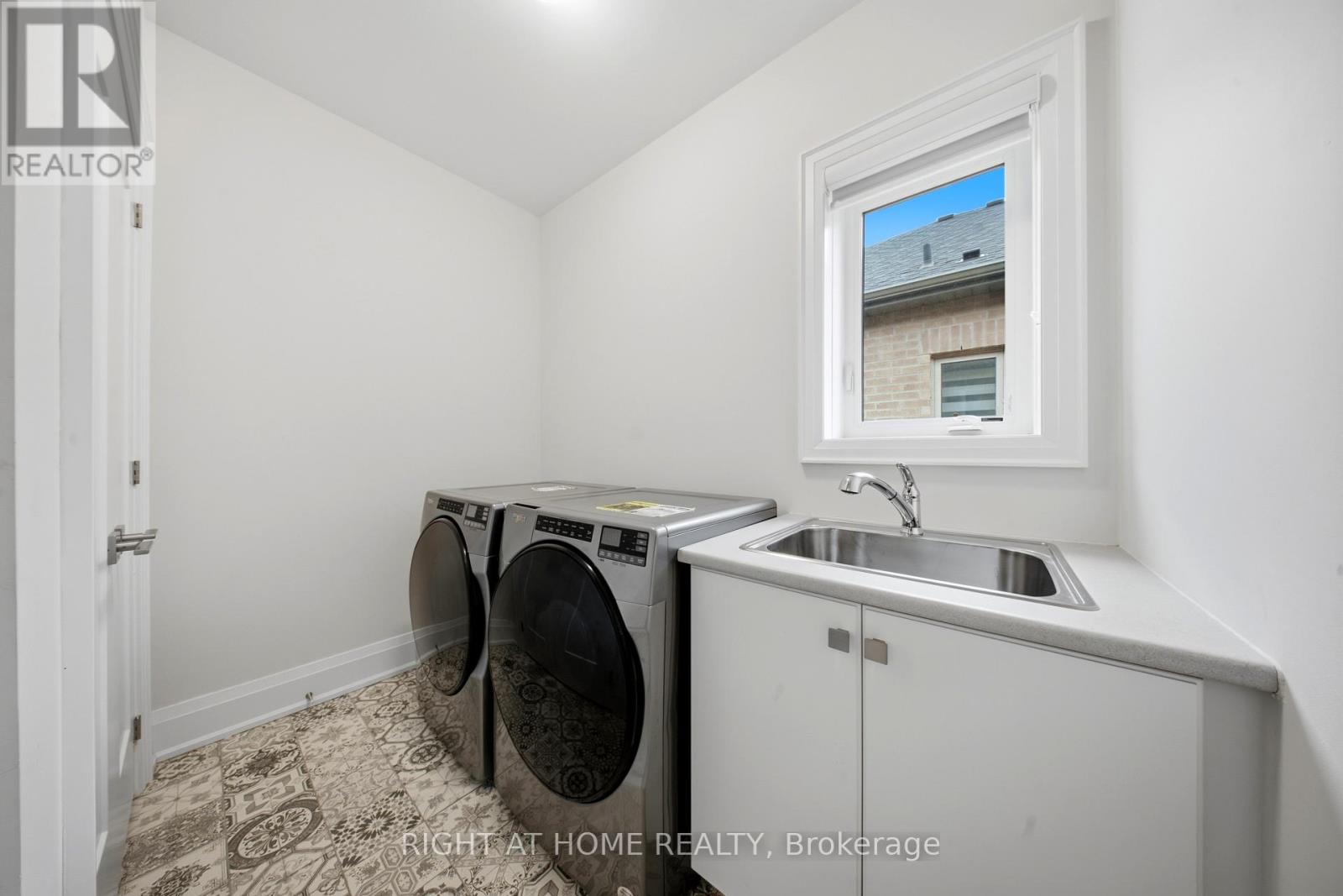 80 Tempel Street, Richmond Hill, Ontario  L4E 1K6 - Photo 26 - N14093818