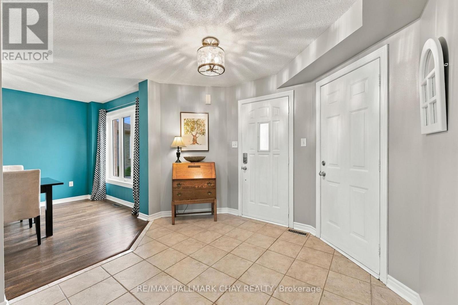 17 Sherwood Court, Barrie (Northwest), Ontario  L4N 9V2 - Photo 2 - S14093918