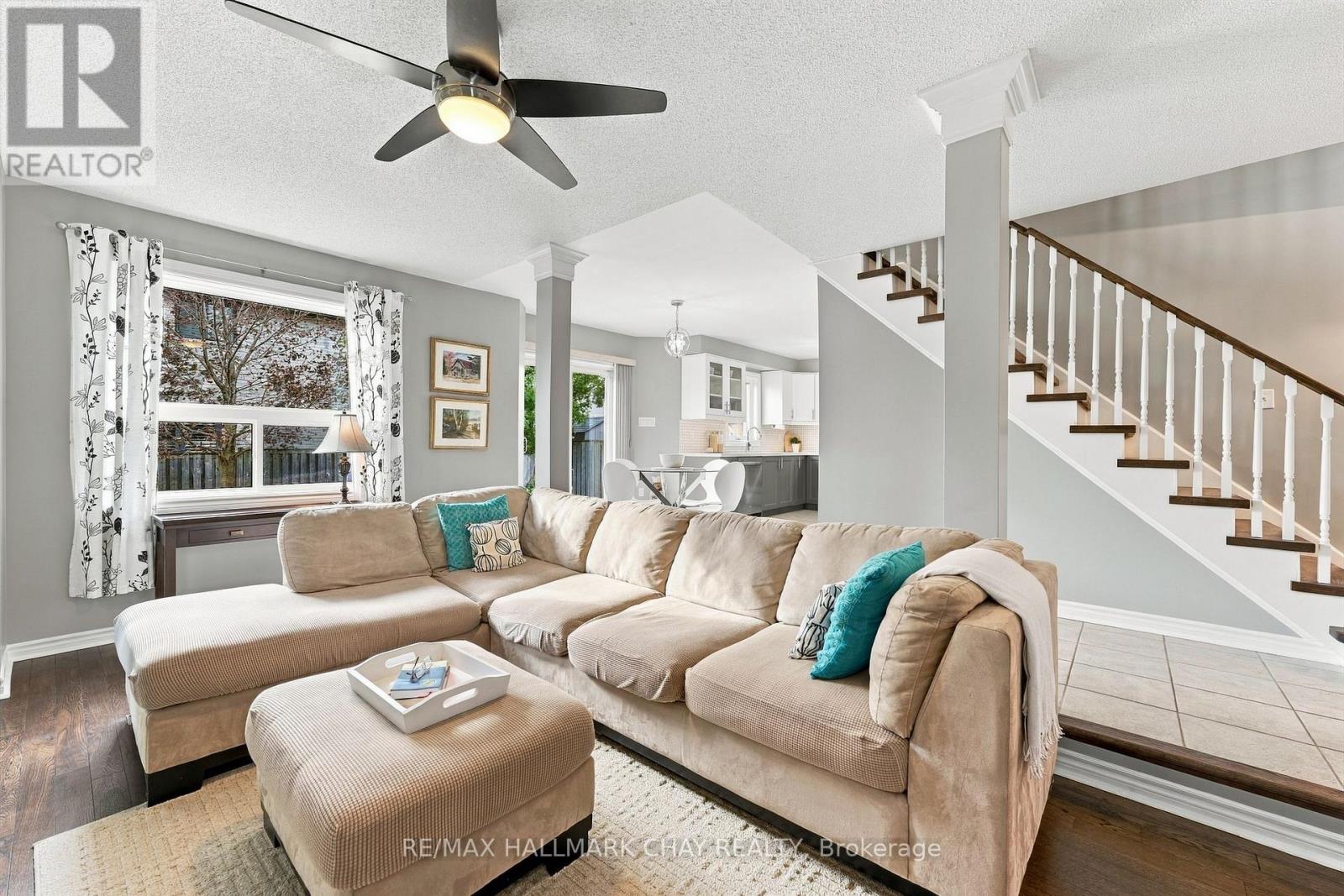 17 Sherwood Court, Barrie (Northwest), Ontario  L4N 9V2 - Photo 4 - S14093918