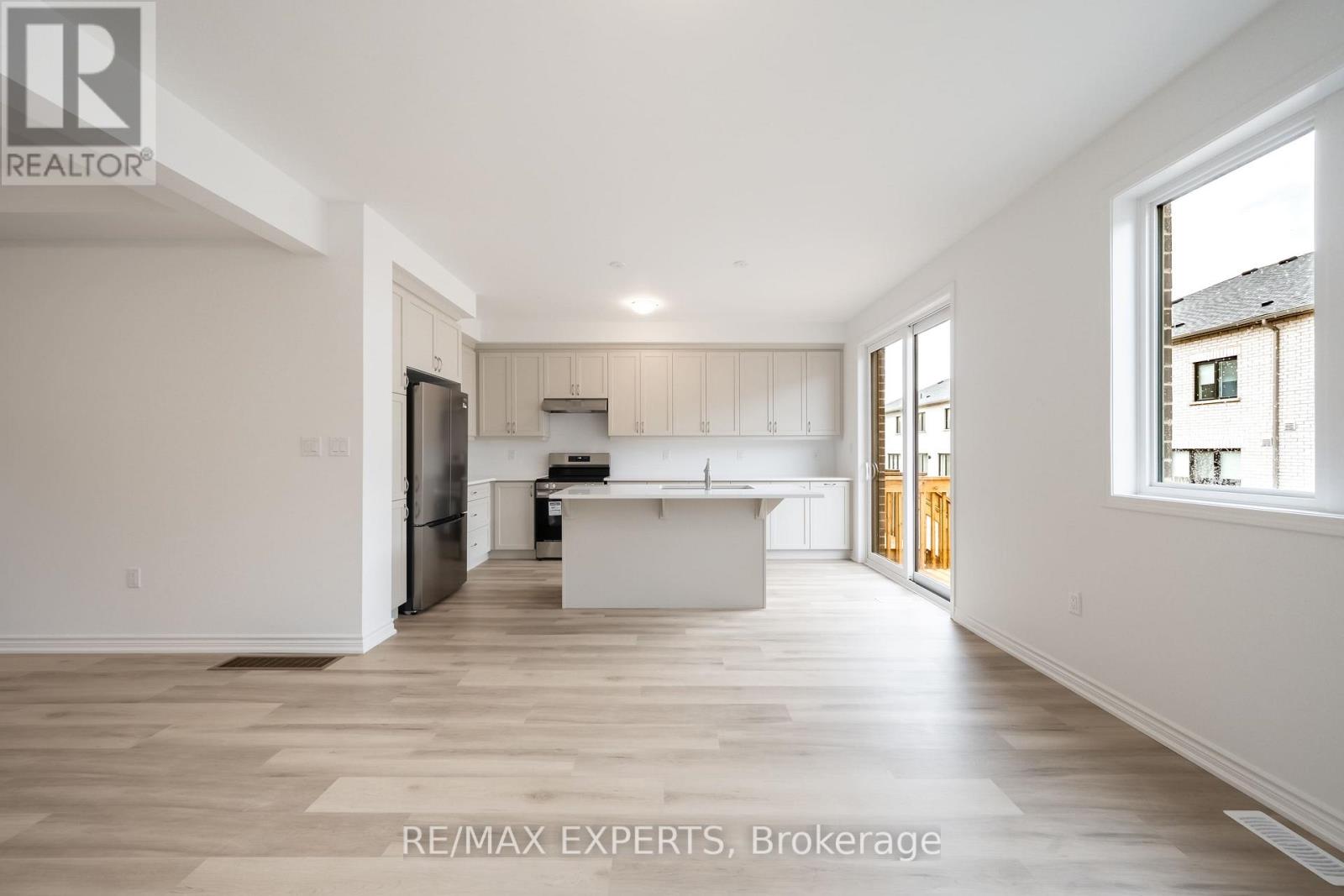 121 Vinewood Crescent, Barrie, Ontario L9J 1B5 - Photo 12 - S14093970