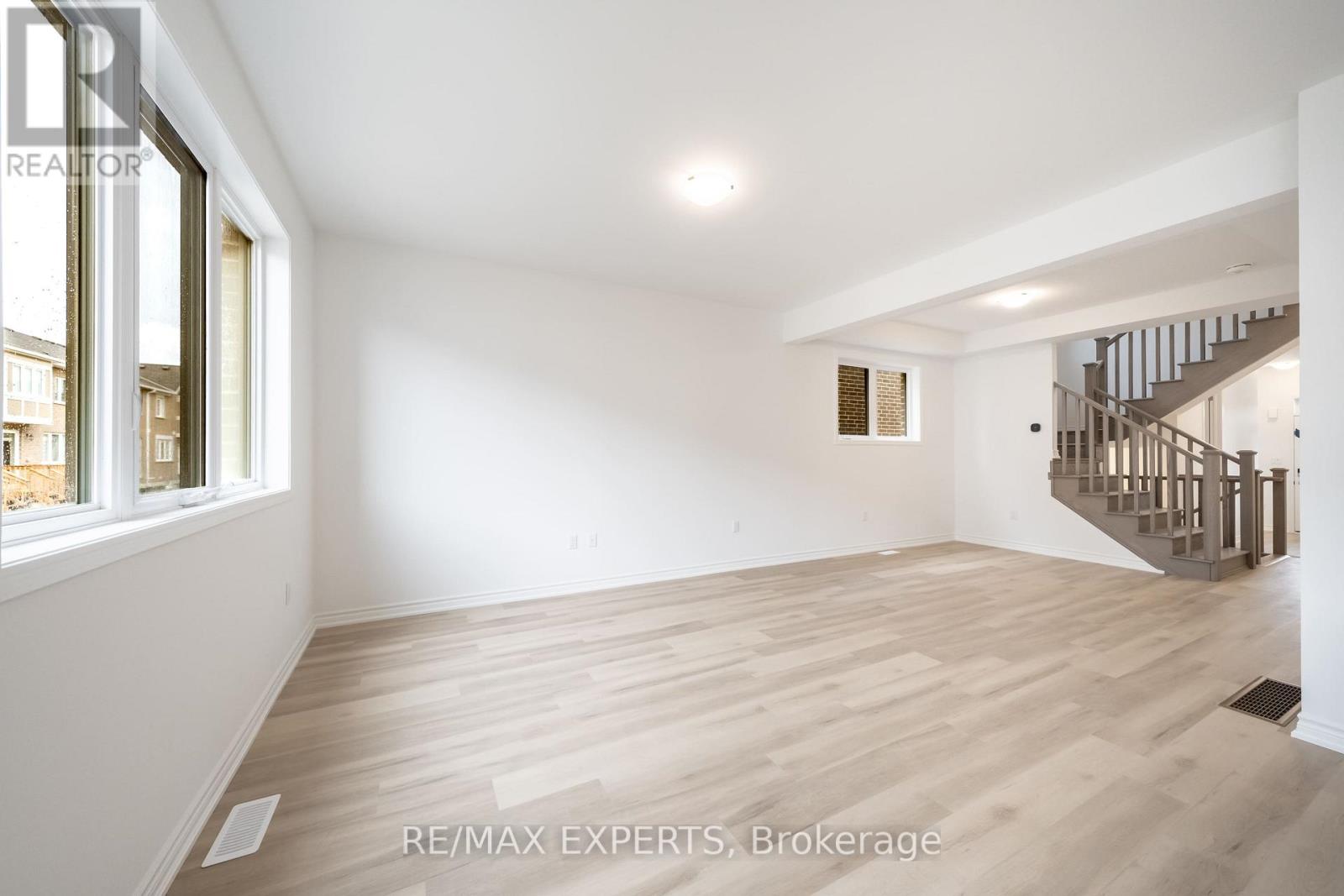 121 Vinewood Crescent, Barrie, Ontario L9J 1B5 - Photo 7 - S14093970