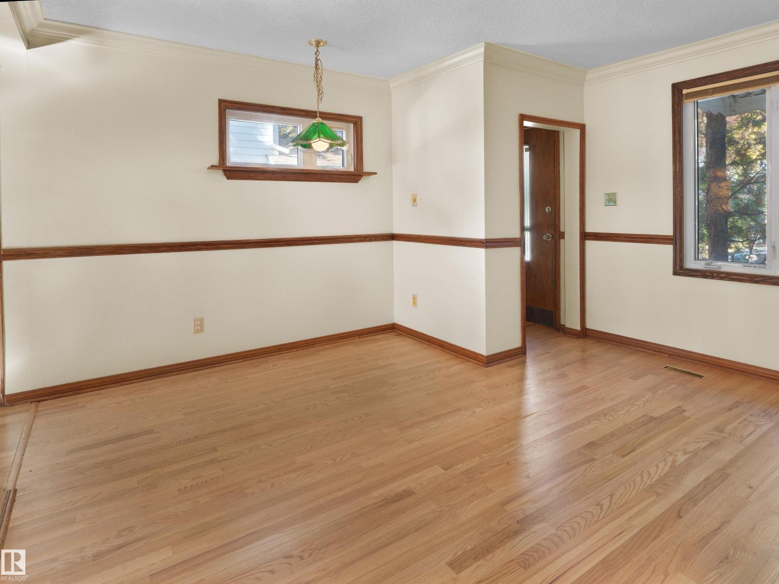 10943 63 AV NW