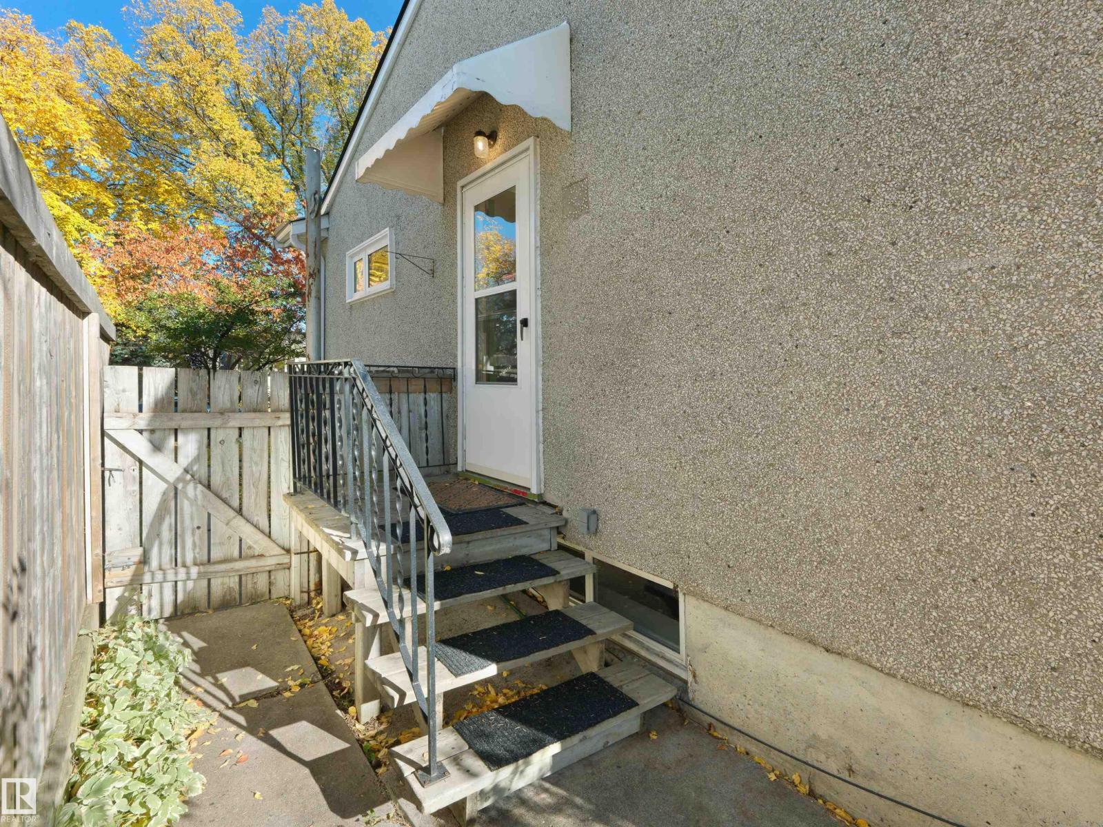 10943 63 AV NW