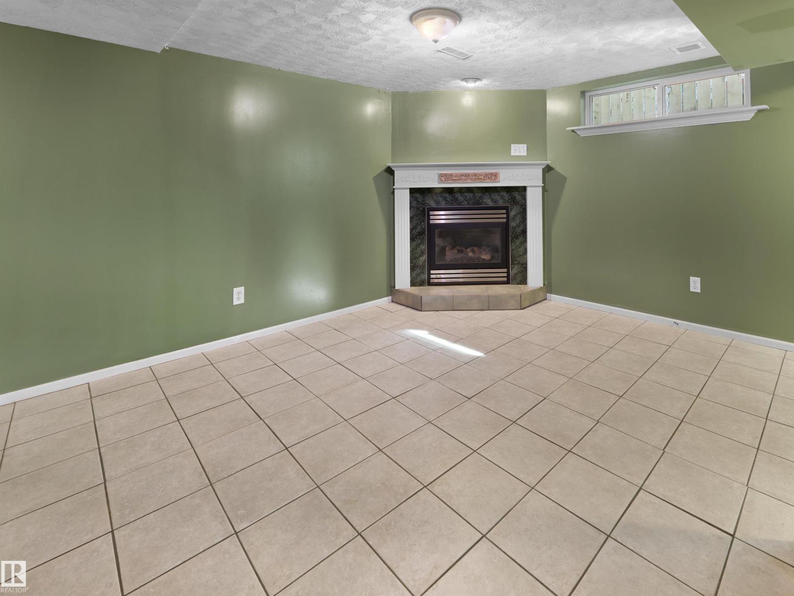 10943 63 AV NW