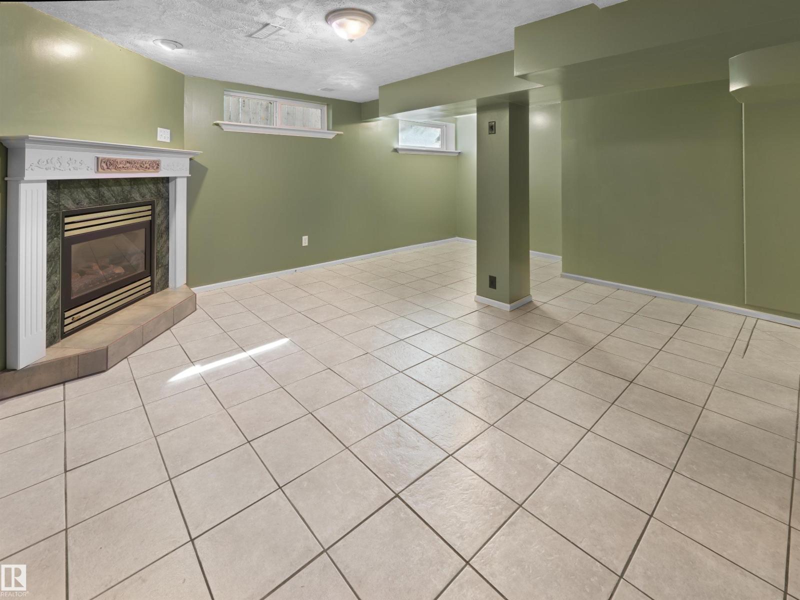 10943 63 AV NW