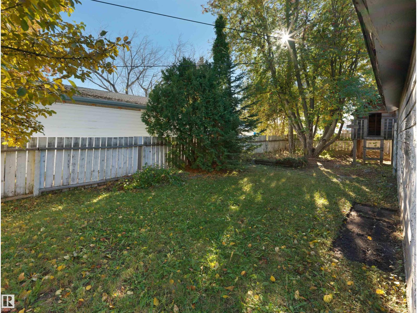 10943 63 AV NW