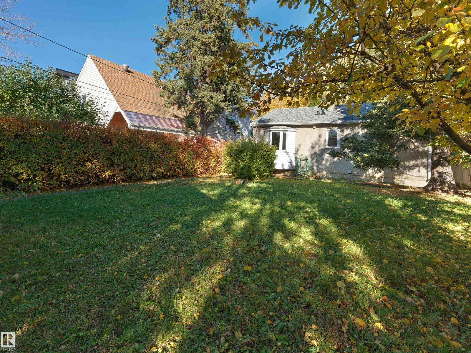 10943 63 AV NW