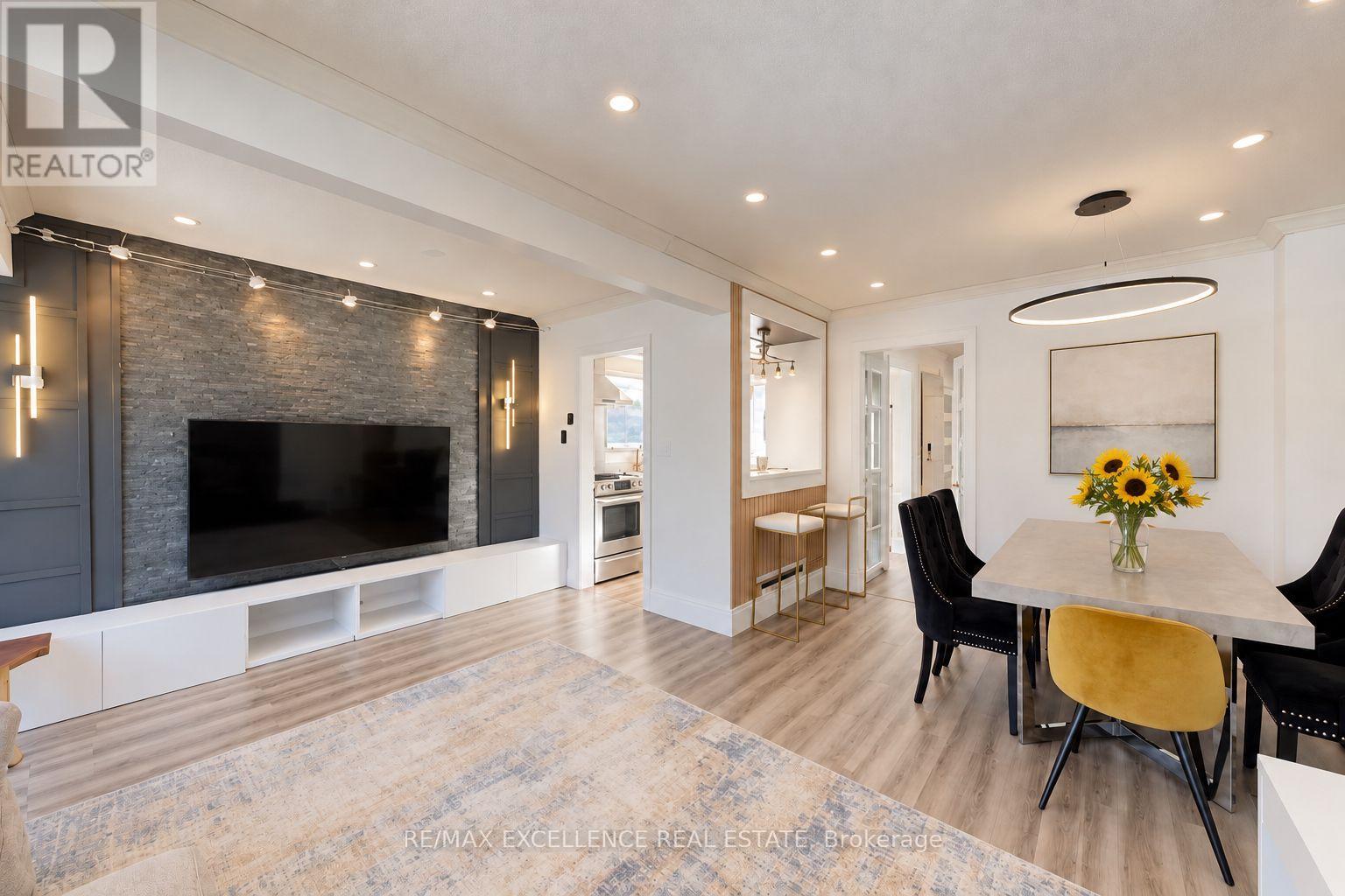2458 Cobbinshaw Circle, Mississauga, Ontario  L5N 2G3 - Photo 7 - W14093938