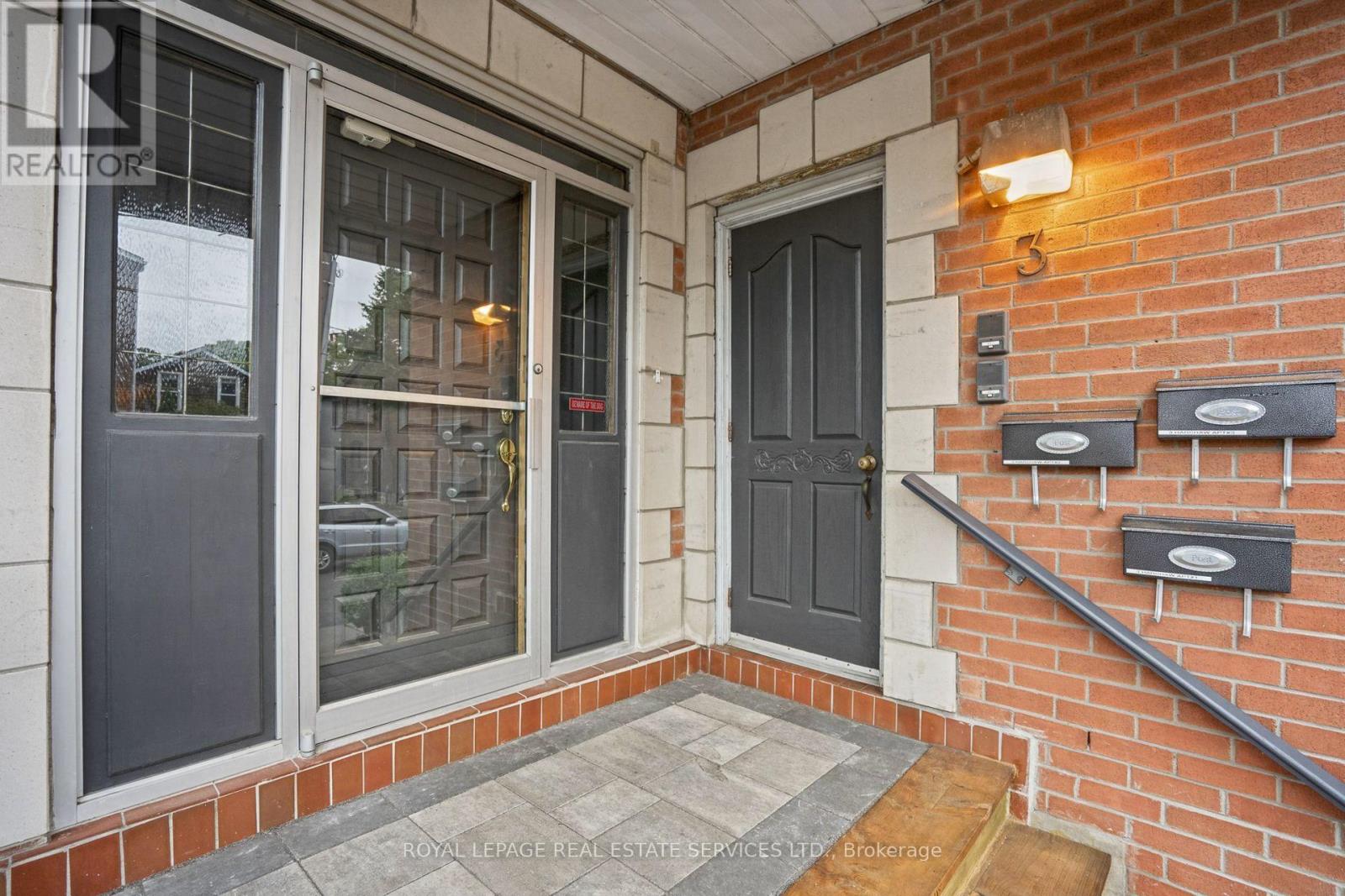 3 Harshaw Avenue, Toronto, Ontario  M6S 1X7 - Photo 4 - W14093974