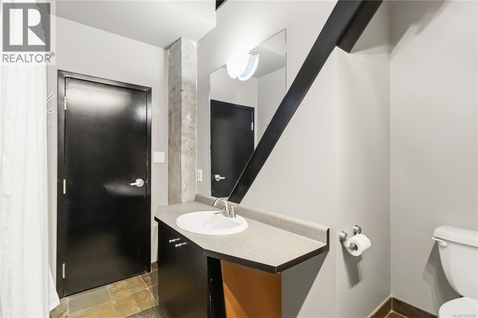 406 1061 Fort St