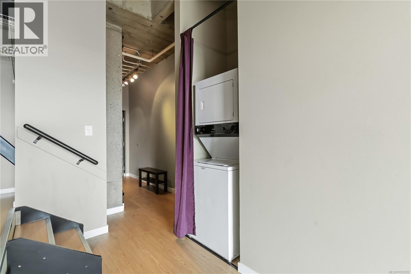 406 1061 Fort St
