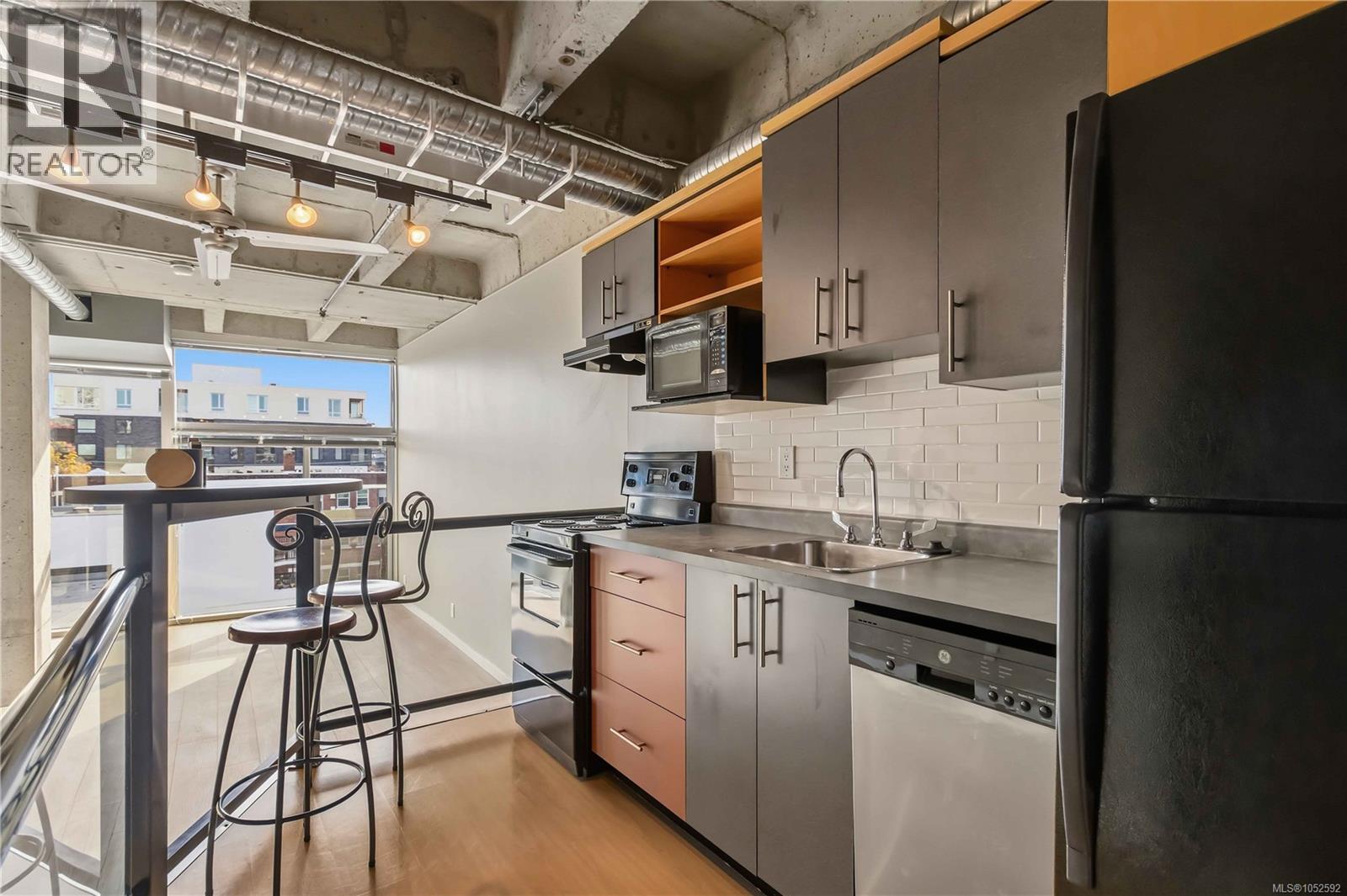 406 1061 Fort St