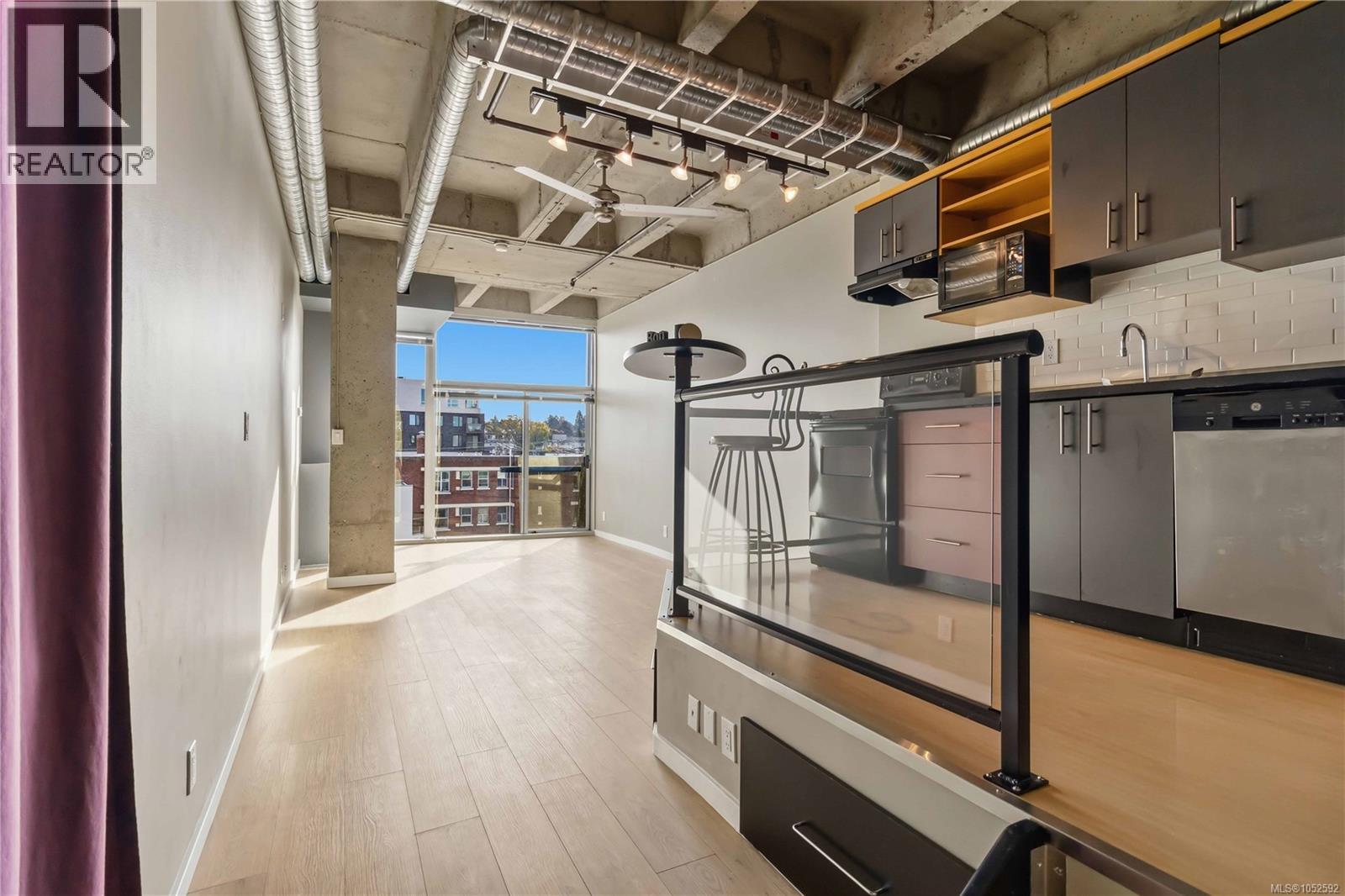 406 1061 Fort St
