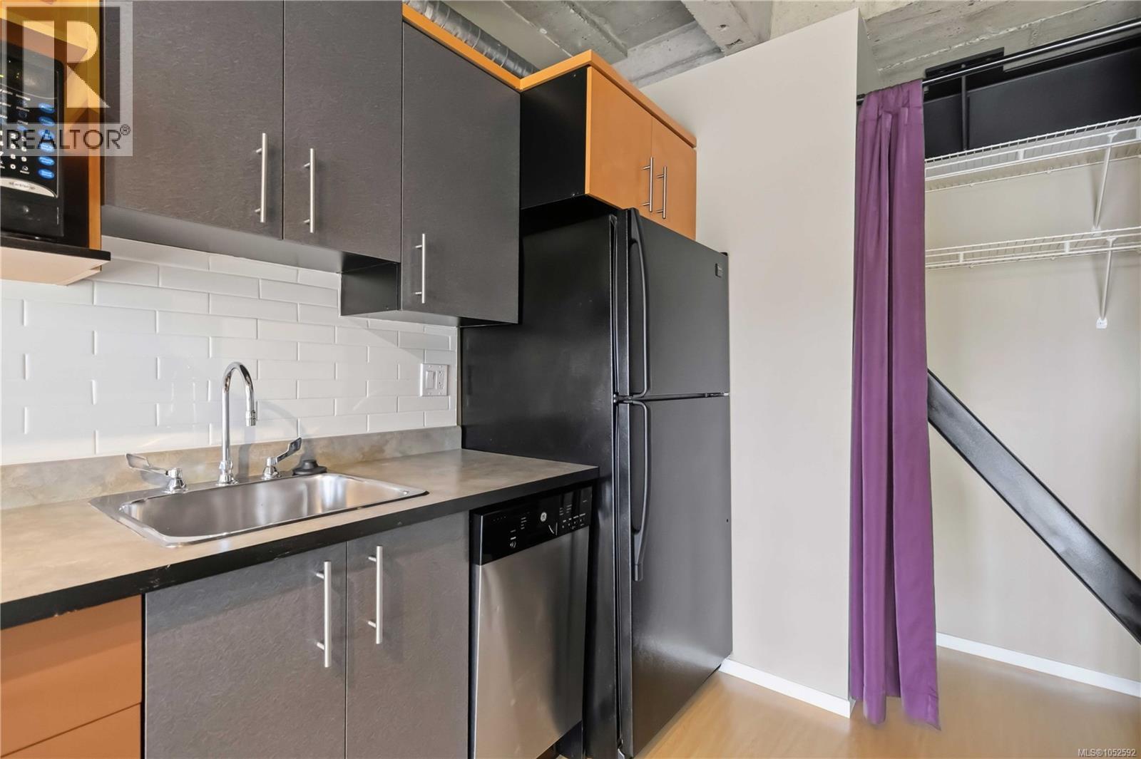 406 1061 Fort St