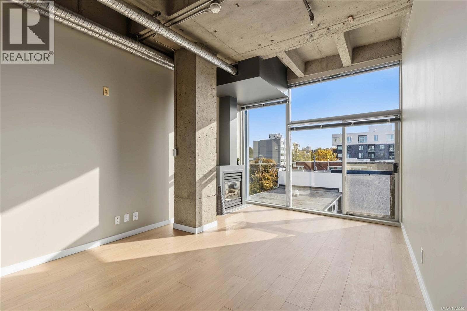 406 1061 Fort St