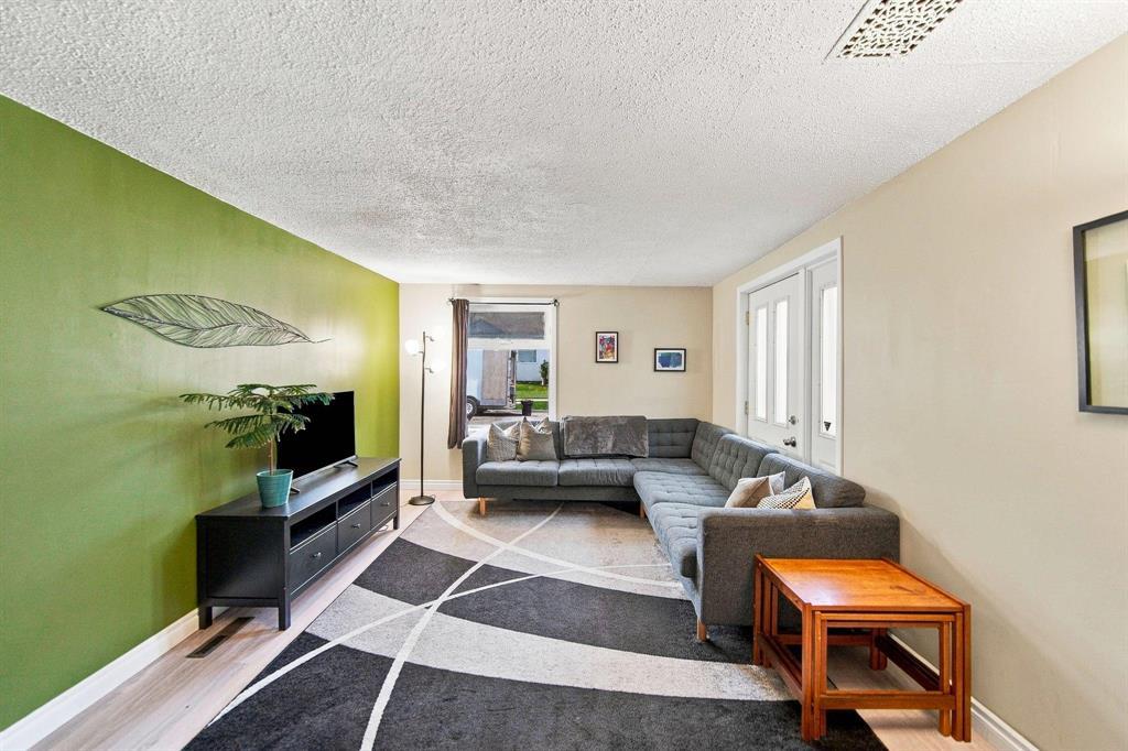 47 Guay Avenue, Winnipeg, Manitoba R2M 0B6 - Photo 2 - 202626059