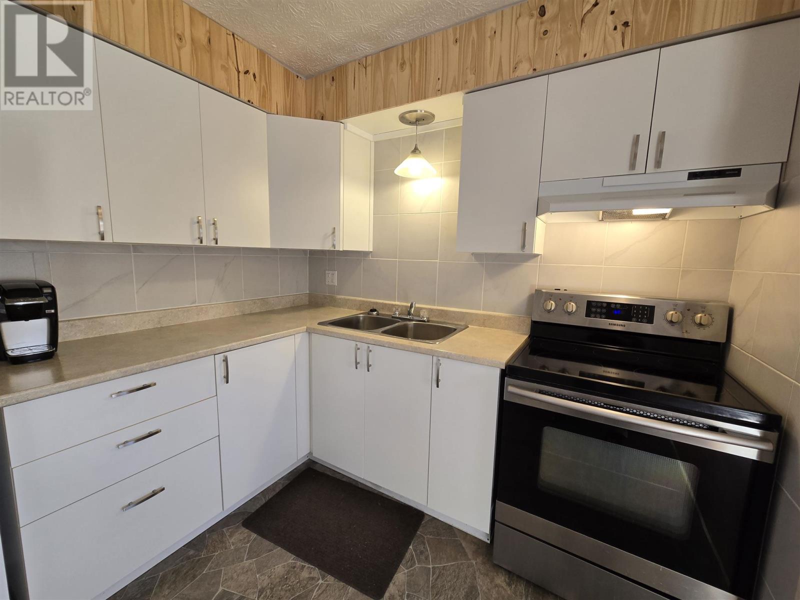 8 Bailey Ln, Elliot Lake, Ontario  P5A 2S2 - Photo 3 - SM262920