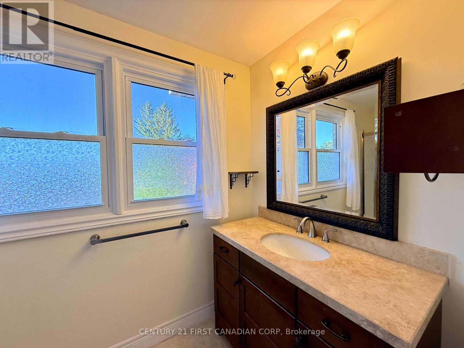 26 Colonial Crescent, London North, Ontario  N6H 4X3 - Photo 22 - X14094076