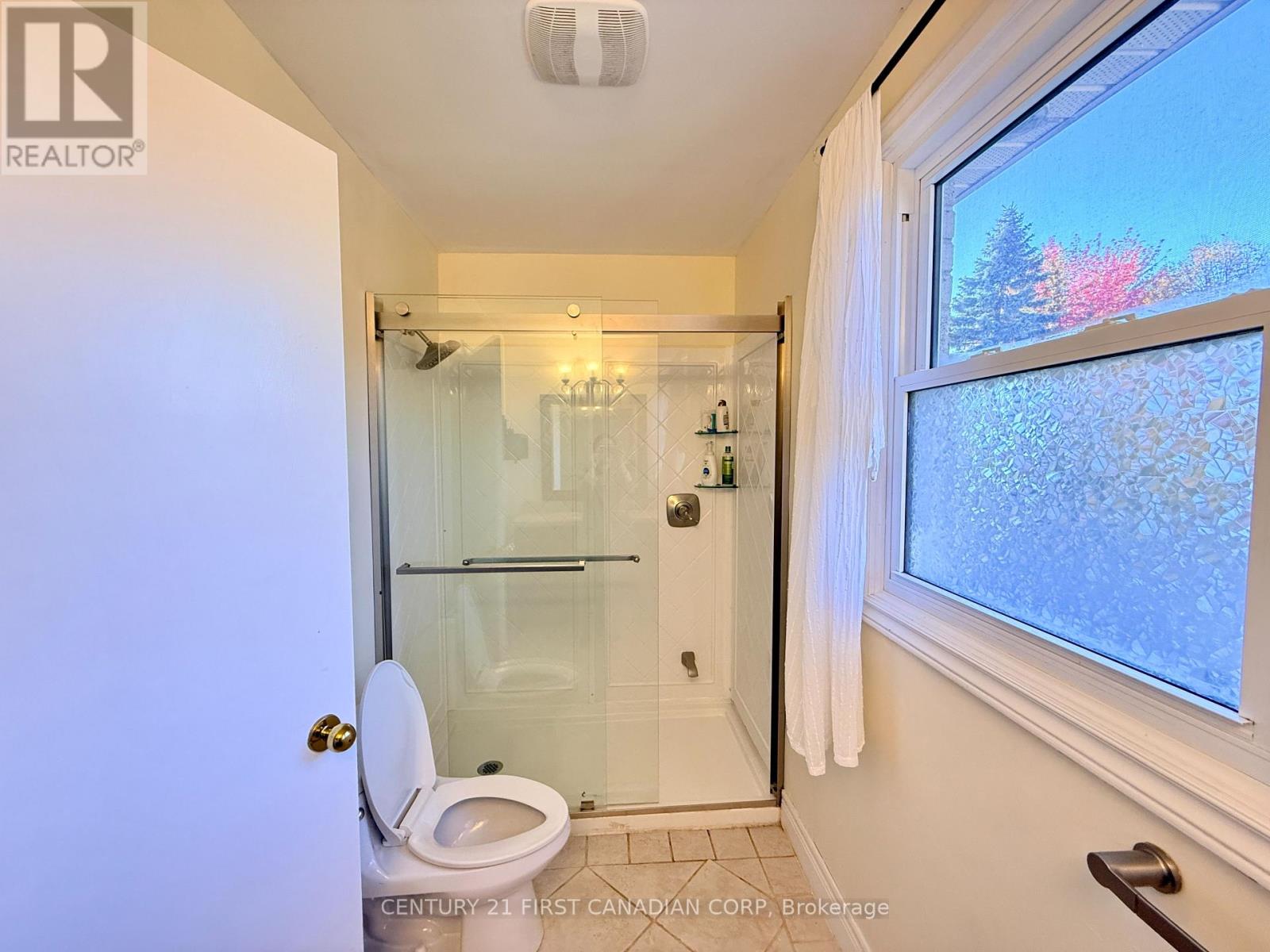 26 Colonial Crescent, London North, Ontario  N6H 4X3 - Photo 23 - X14094076