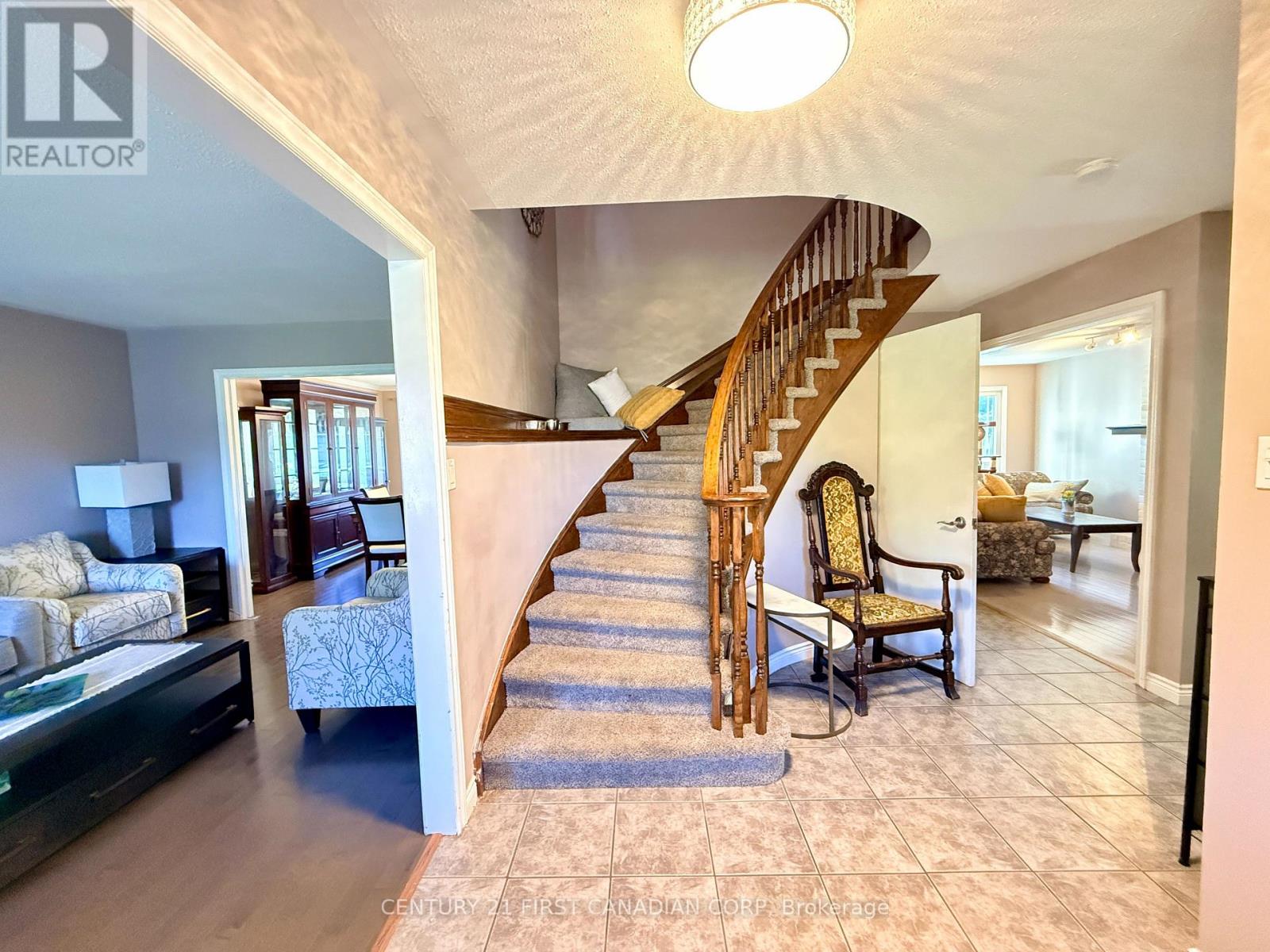 26 Colonial Crescent, London North, Ontario  N6H 4X3 - Photo 6 - X14094076