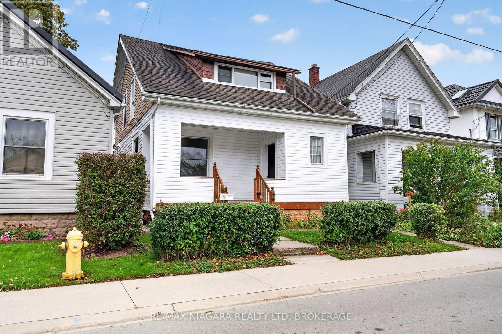 44 Lowell Avenue, St. Catharines (Downtown), Ontario  L2R 2E1 - Photo 1 - X14094072