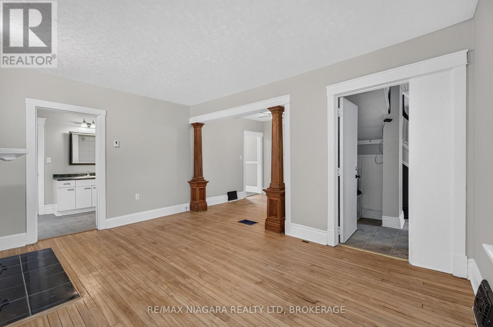 44 Lowell Avenue, St. Catharines (Downtown), Ontario  L2R 2E1 - Photo 11 - X14094072