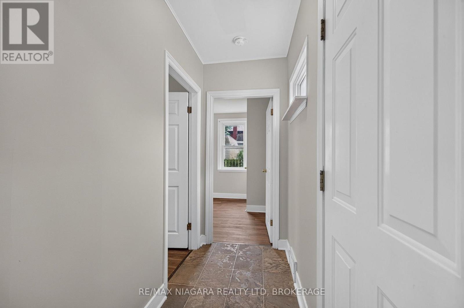 44 Lowell Avenue, St. Catharines (Downtown), Ontario  L2R 2E1 - Photo 12 - X14094072