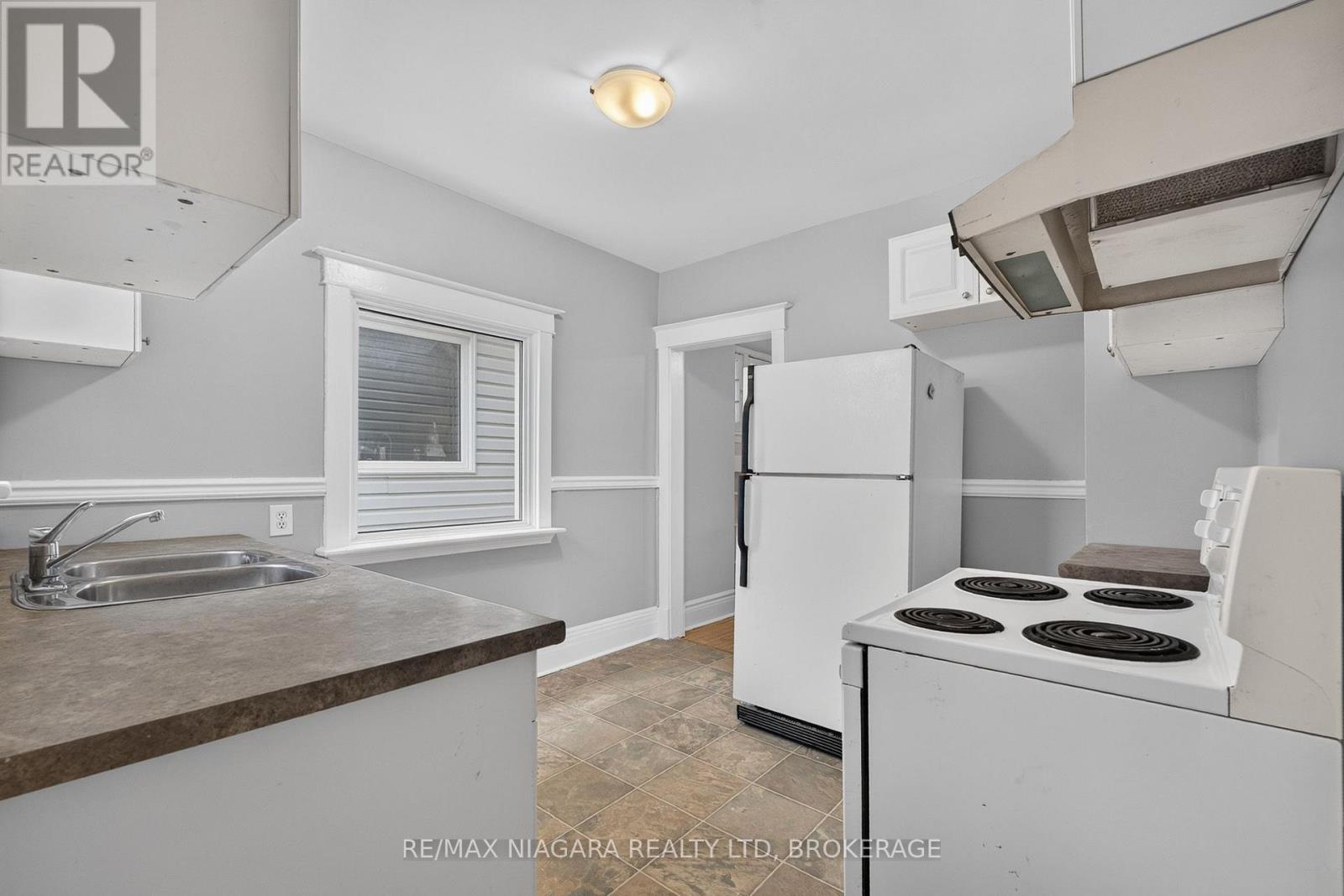 44 Lowell Avenue, St. Catharines (Downtown), Ontario  L2R 2E1 - Photo 21 - X14094072