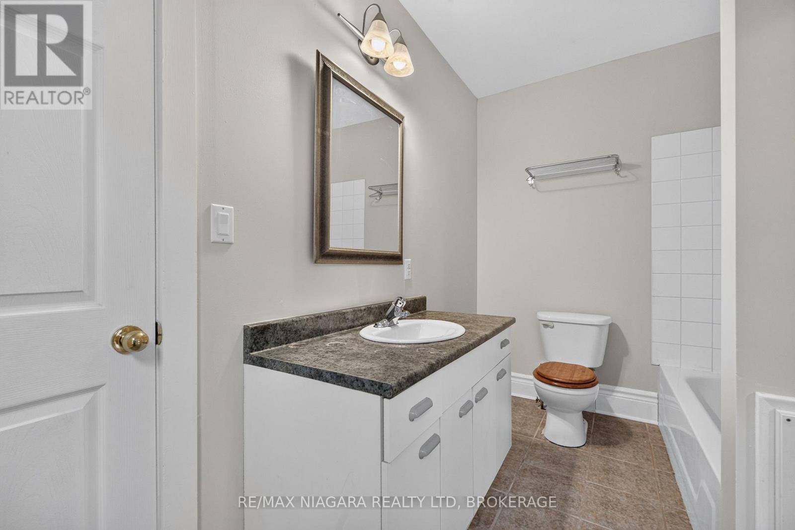 44 Lowell Avenue, St. Catharines, Ontario  L2R 2E1 - Photo 14 - X14094084