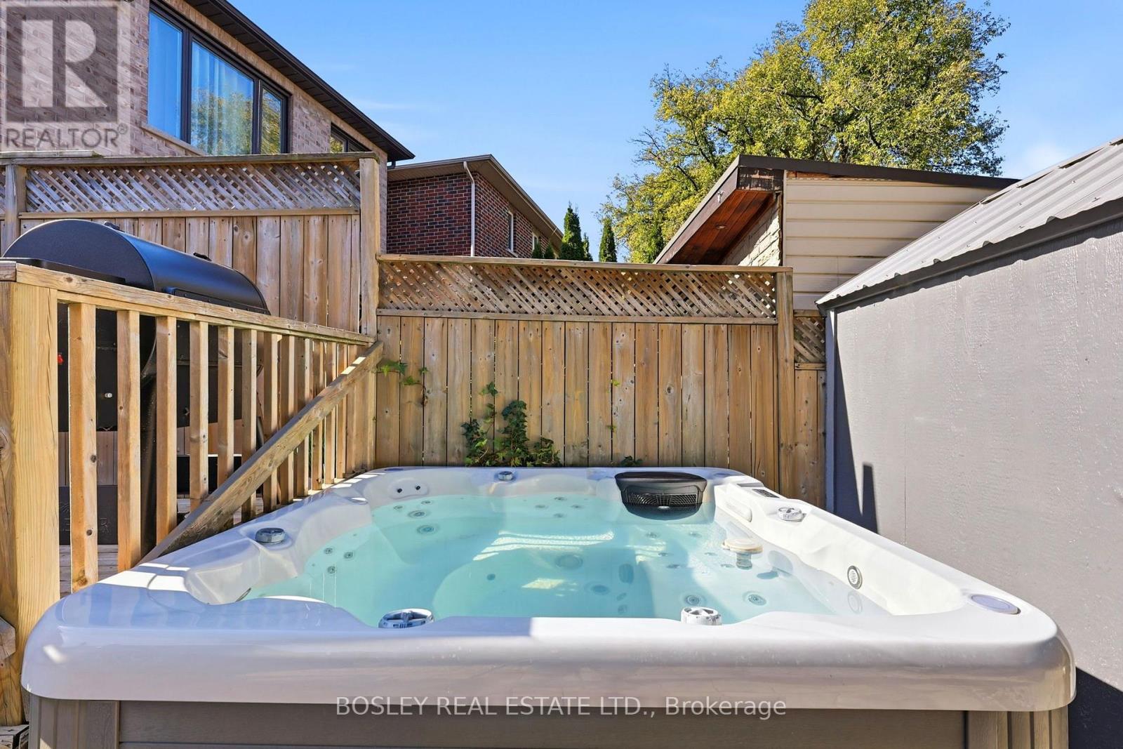 236 Virginia Avenue, Toronto, Ontario  M4C 2T8 - Photo 35 - E14094048