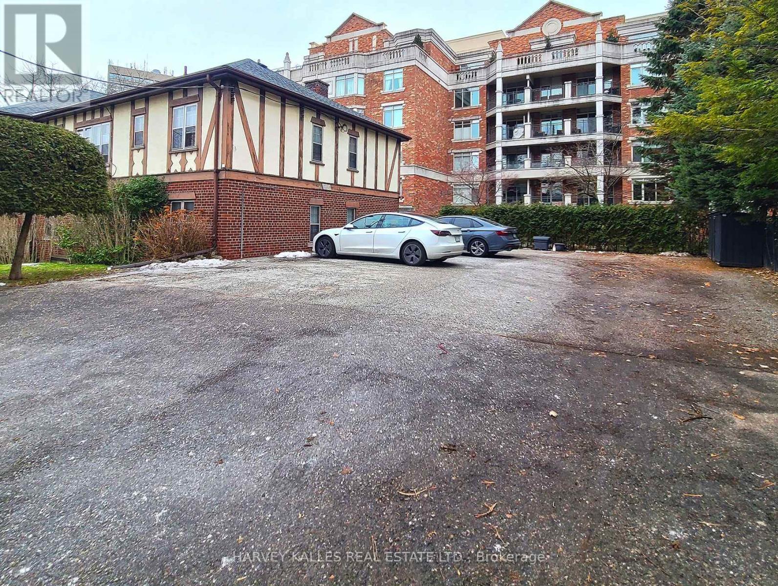 1b - 65 Old Mill Road, Toronto, Ontario M8X 1G9 - Photo 2 - W13883700