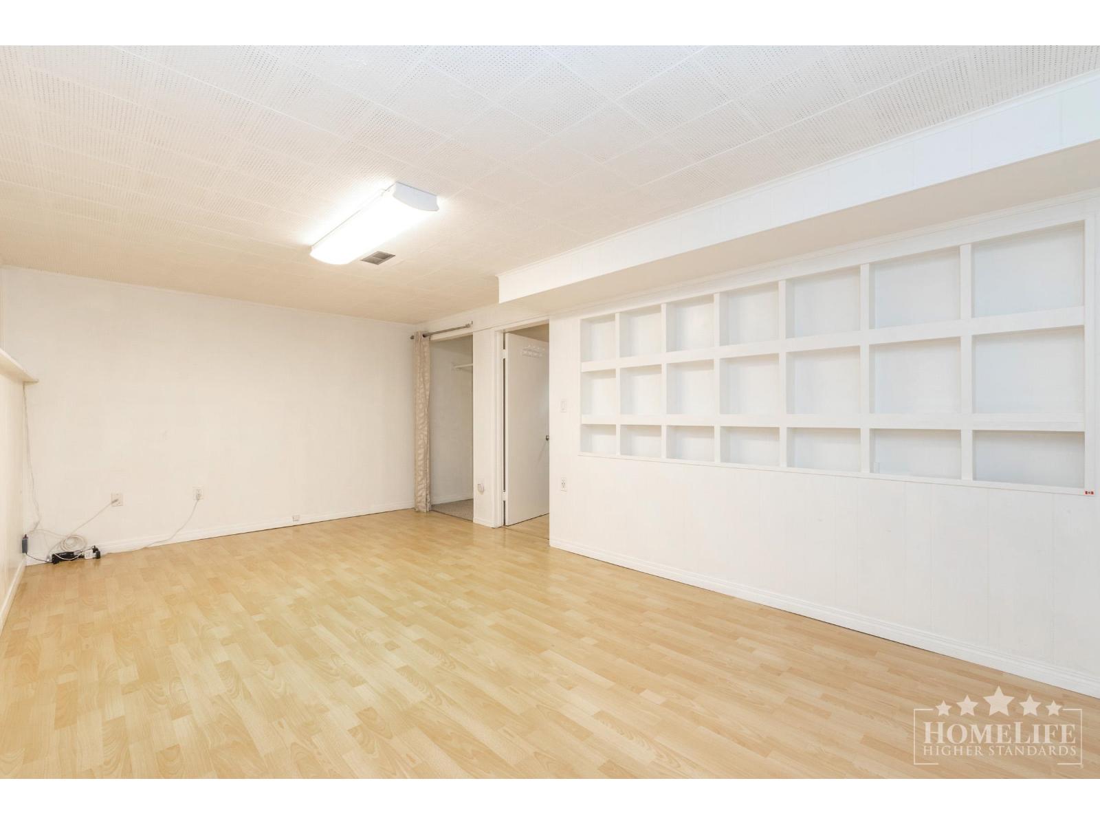 5 13755 102 AVENUE