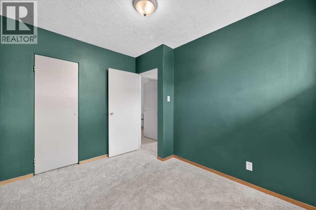 572 Regal Park Ne, Calgary, Alberta  T2E 0S6 - Photo 12 - A2347999