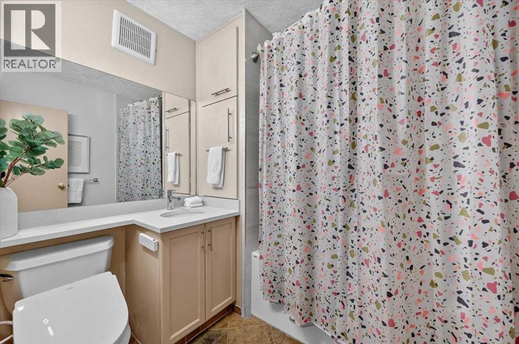 572 Regal Park Ne, Calgary, Alberta  T2E 0S6 - Photo 10 - A2347999