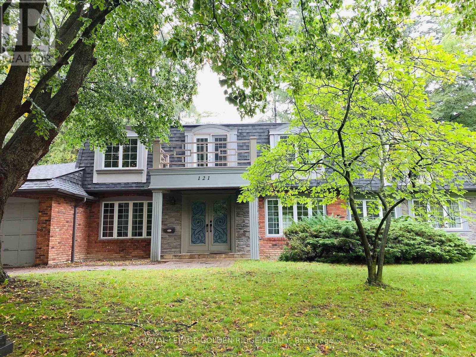 121 CASTLE CRESCENT