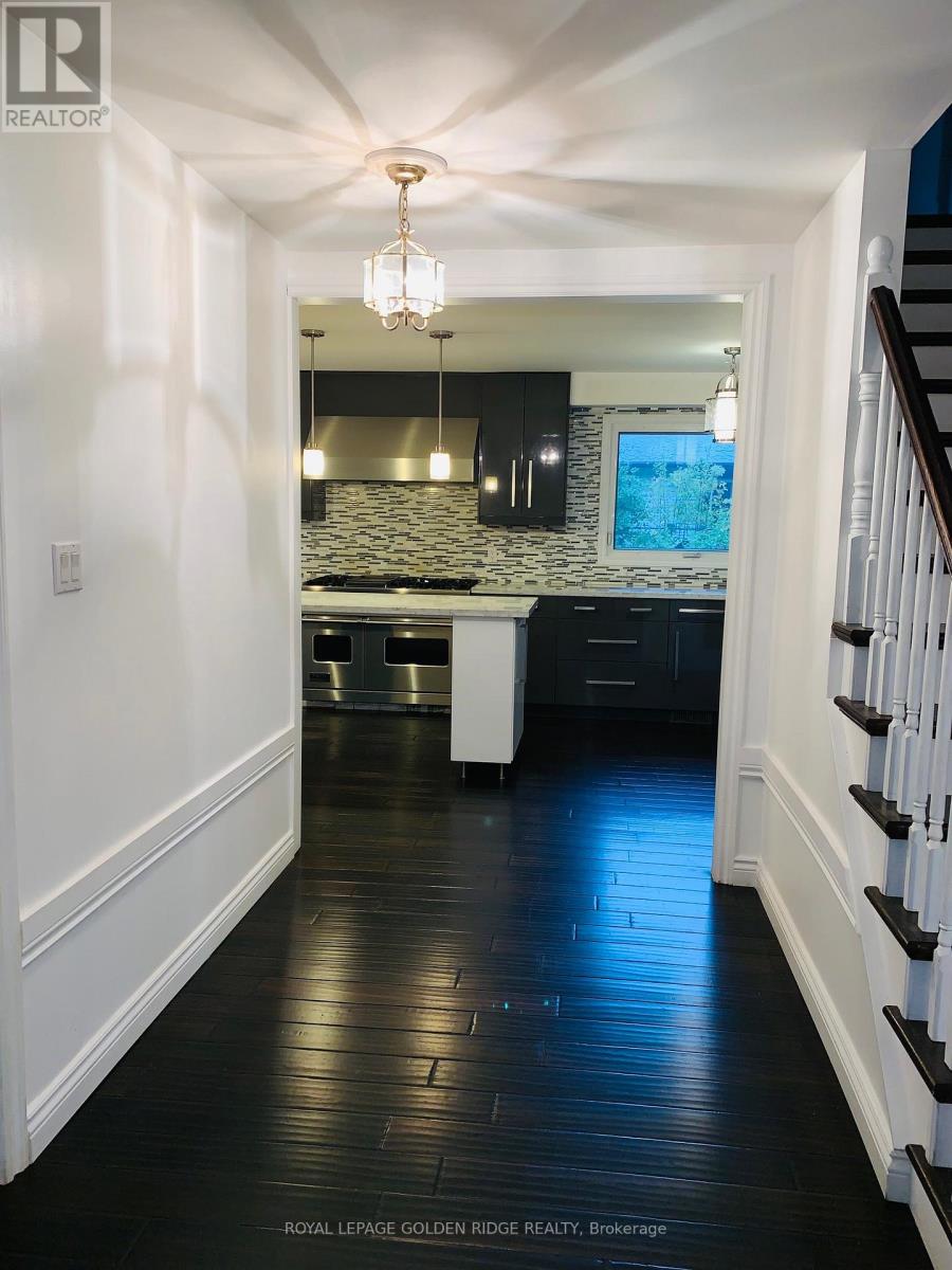 121 Castle Crescent, Oakville, Ontario  L6J 5H4 - Photo 4 - W14094004
