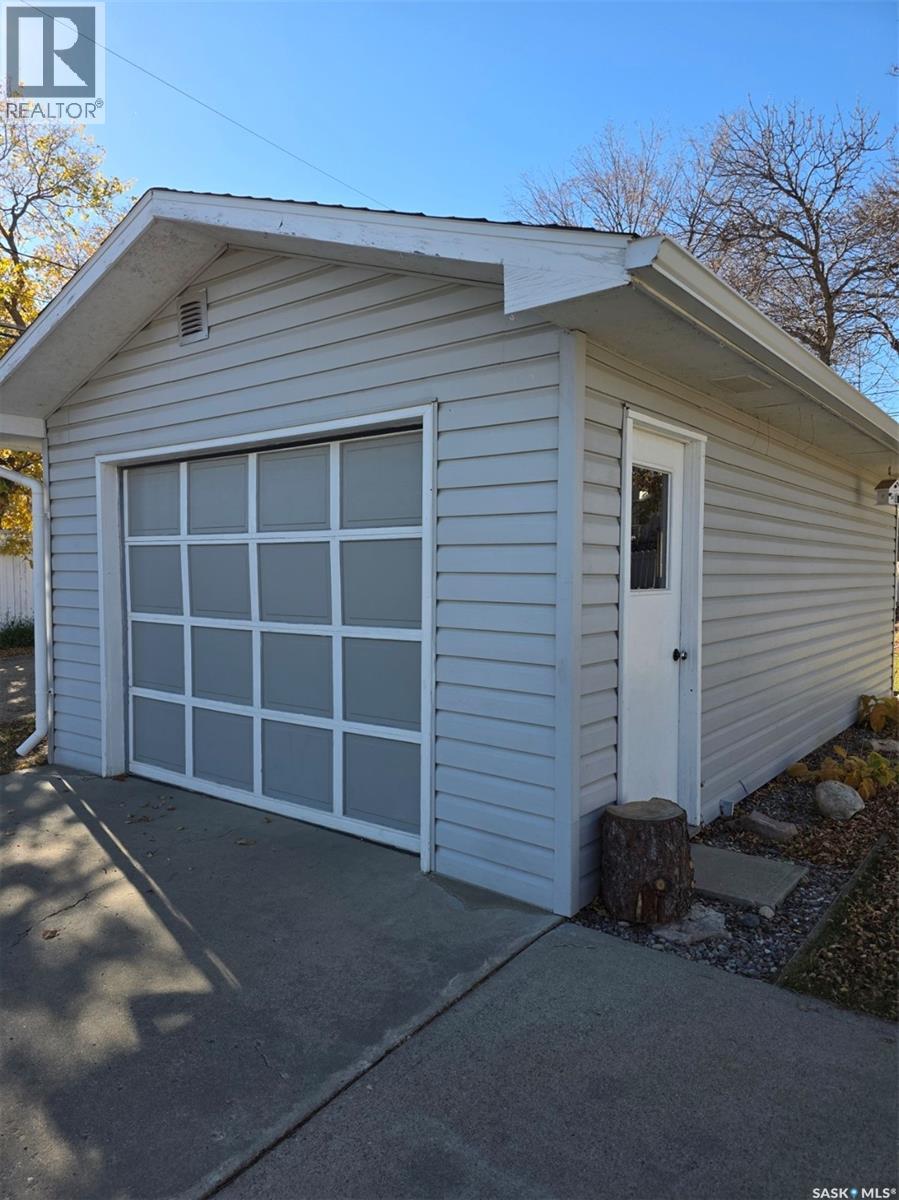 810 11th Avenue Ne, Swift Current, Saskatchewan  S9H 2V4 - Photo 18 - SK051392