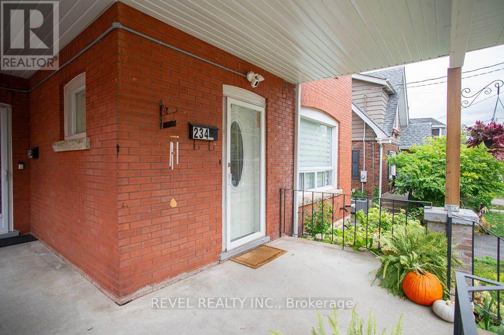 Upper - 234 Sheridan Street, Brantford, Ontario  N3S 4R3 - Photo 4 - X14093988