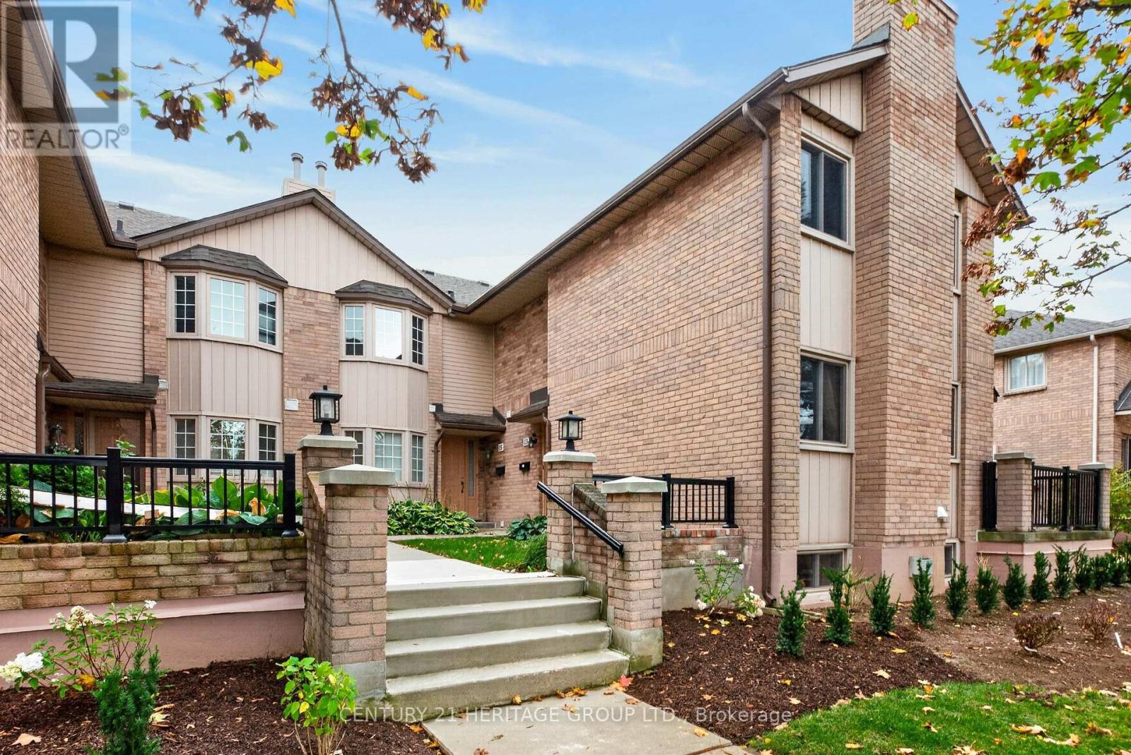 15 - 38 ELORA DRIVE, Hamilton, Ontario