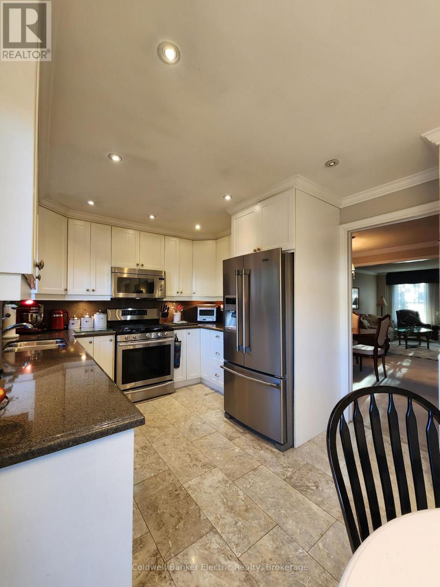 1007 Moorelands Crescent, Pickering, Ontario  L1W 3K3 - Photo 8 - E14092550